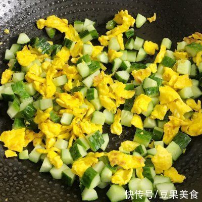 减肥|减肥也能吃的炒米饭，一周吃3次，让一个月掉10斤肉，越吃越瘦