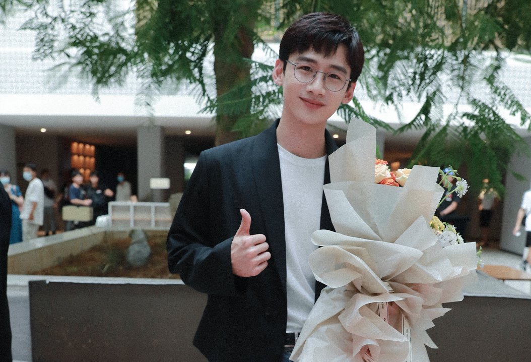 互聯(lián)網(wǎng)時代|接連被兩個奧運冠軍表白后，白敬亭新劇也終于支棱起來了