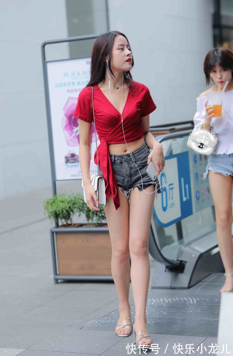 穿搭","m":"9495fb3244cbf36c441606fb9633712161290f46","nlabel":"stat_2890924627:zm.news.so.com:5paw5paw5L+K6b6Z,pageType_zmt,glevel_3","ntag":"tfashion;sfashion_时尚;kfashion_1:穿搭;kfashion_1:打底裤;cfashion_P:时尚:针织毛