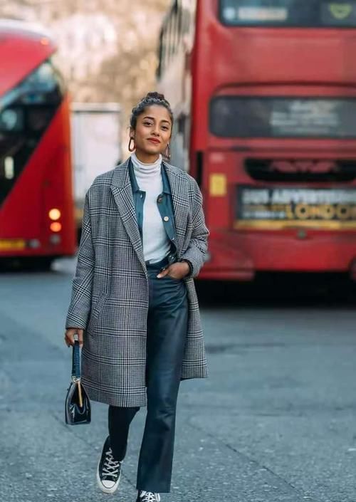 不论穿羽绒服还是大衣,一定要牢记“上下法则”,时髦显高级