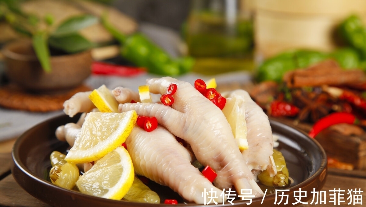 泡椒水|追剧必备零食,2斤鸡爪和1包野山椒在家就能做,酸辣开胃停不了手