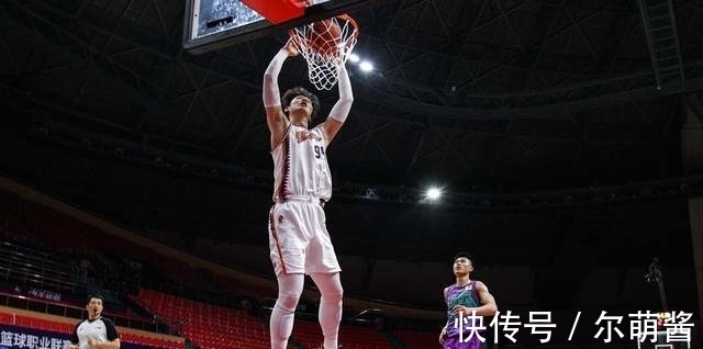陶汉林|山东男篮惨败!徐长锁赛后还在“甩锅”,高诗岩愤怒吃T真相出炉
