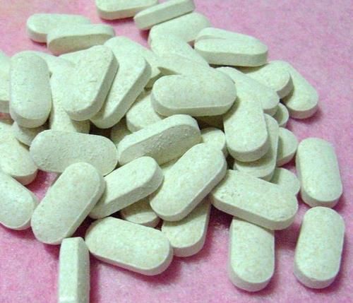 碳酸钙|钙片什么时候吃效果最好？可能很多人吃错了