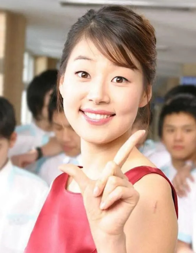 韩智慧|韩智慧产后素颜抱娃出镜,样子憔悴却很真实,检察官老公终于