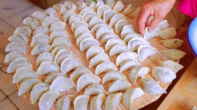 夏天|夏天,用这海鲜包饺子没想到比鲅鱼馅鲜,一次30个不解馋,真好吃