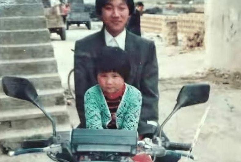 陈建国|“校花”陈皖枝被丈夫养到300斤,睡塌两张床,现今如何了