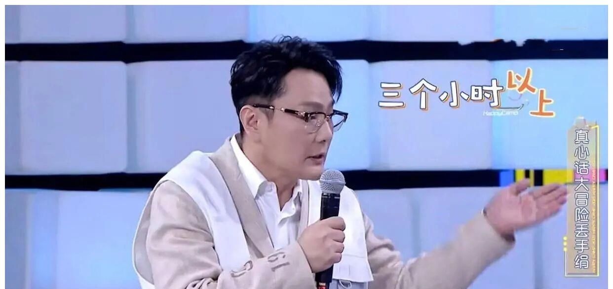 张信哲爆料某男星化妆要3个小时，并且每根头发都有应该放的地方