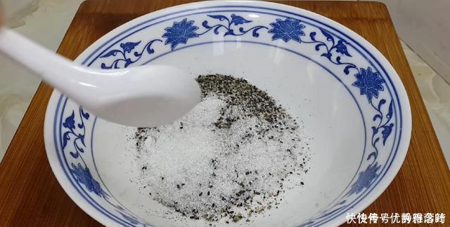 烧饼这样做才香酥,锅里烙一烙,比买的还好吃,咬一口就香酥掉渣