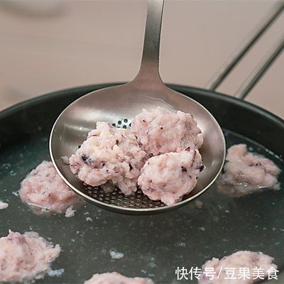 你做的自制章鱼丸，和饭店大厨相比，只差这一步