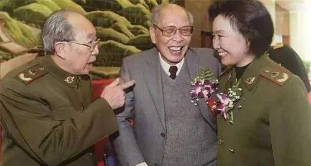 中国|中国大夫智斗侵略者,誓死救下40多名犹太人,德国人举国寻找他