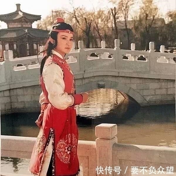 迎春!贾宝玉生日夜宴,请了众姊妹,宝玉为何唯独不请迎春、惜春两人?