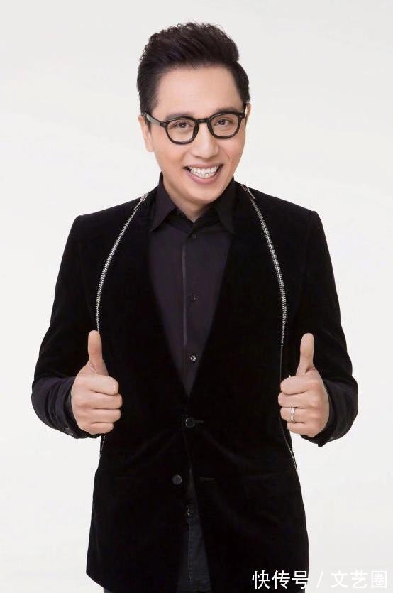 播音主持|華少變身新聞記者,媒體人分析:可能為了評職稱做領導崗位工作