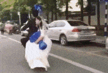 |搞笑GIF:遇到这样的女朋友,权当倒了八辈子的霉