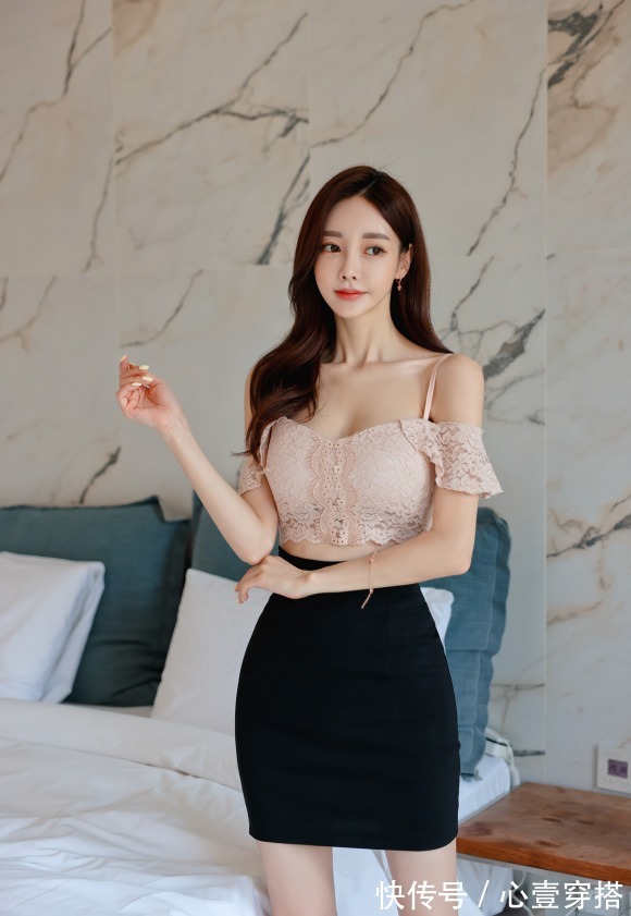 孙允珠|女神孙允珠高清时尚搭配:焦糖果杏温婉抹肩藤叶拼接裙