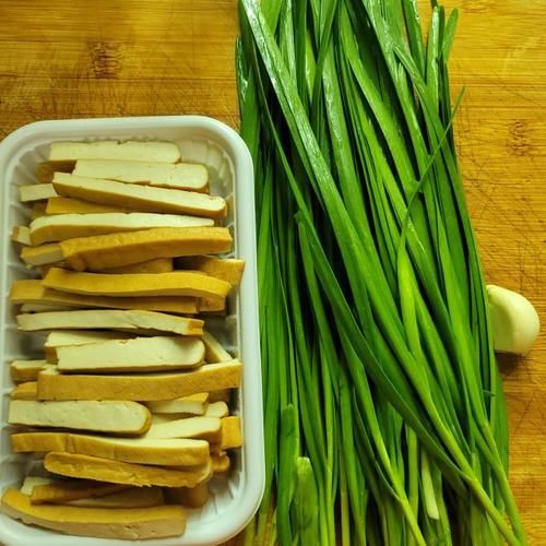 韭菜炒香干，鲜香味美，百吃不厌