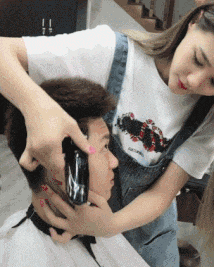 |搞笑GIF:我都不敢这么p,她却敢这么长!