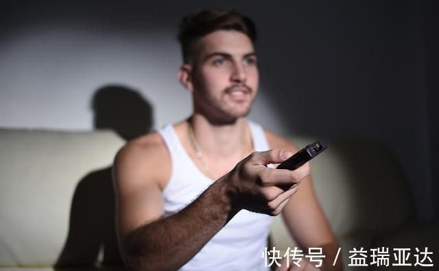 行为|加速男性衰老的四个行为,吸烟喝酒未上榜,榜首可能多数男性在做