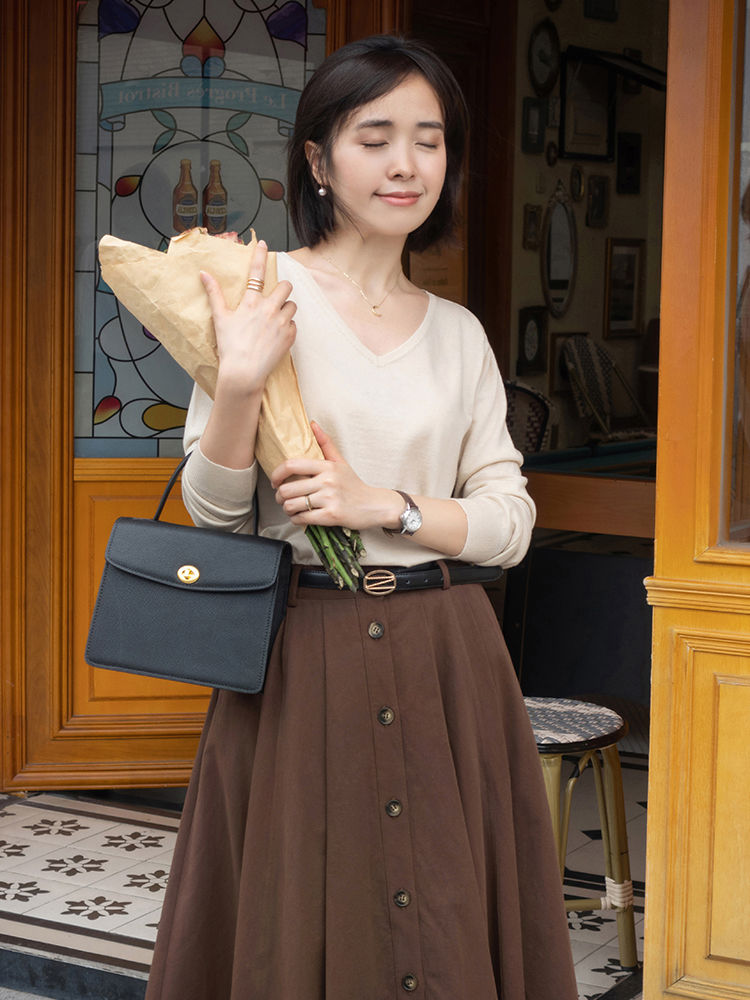 t恤|30+的女生建议多尝试优雅风，针织衫搭配高腰A字半身裙，高级减龄