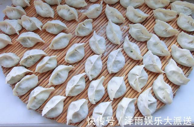 饺子皮|包韭菜馅饺子,直接拌是大错特错,很多人搞错,饺子不鲜也不香