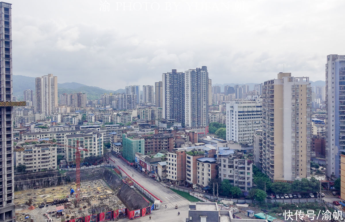 重庆有座适合度假养老的小城，冬能滑雪，夏可避暑，五一正好赏花