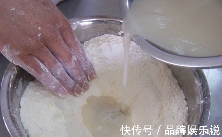 我蒸了12年馒头,第一次学会这样发面,冬天10分钟发好,想学吗