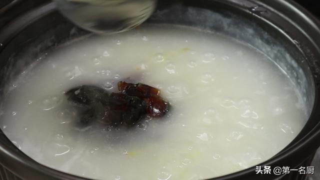 皮蛋瘦肉粥怎样做才好喝试试这个家常做法,滑嫩入味,越喝越香