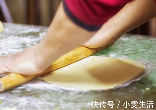 层次|烙饼为啥又干又硬厨娘教你3个窍门，烙饼又酥又软，层次分明