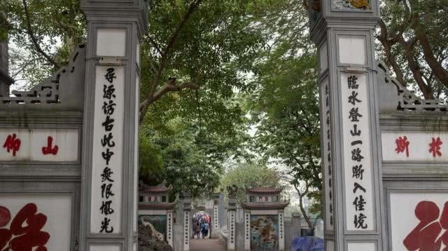 胡志明精通中国汉语,为何在越南建立以后,就下令废除汉字?