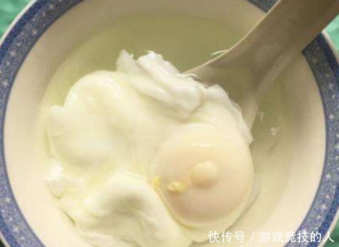 煮荷包蛋最简单的做法,不用勺不用碗,也不用放醋,鸡蛋完整圆滑!