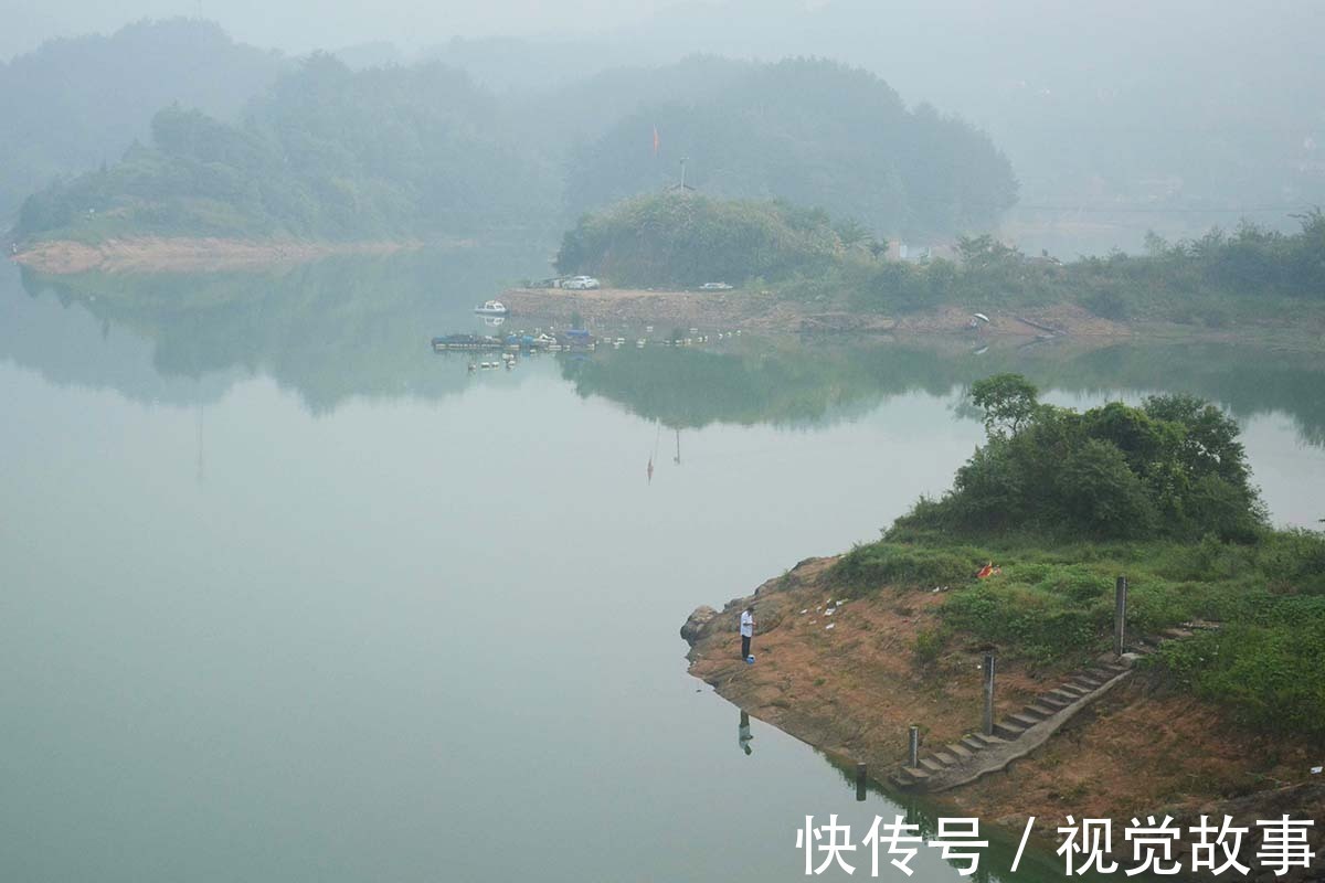 山村村民天天钓鱼,经常空手而归,看靠啥增加收入