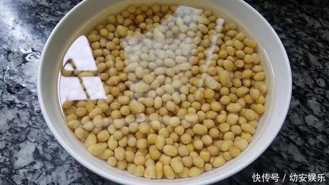 黄豆炖猪脚，入口即化，这样做酥烂好吃，诀窍在这里