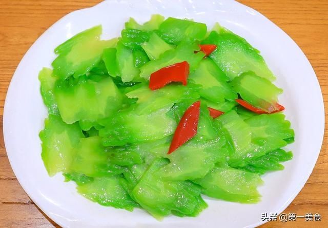 饭店|苦瓜怎么做才能去除苦味，厨师长教你饭店做法，夏天吃清热又开胃