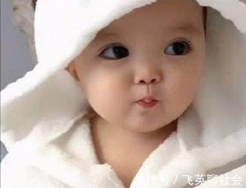 宝妈|宝妈说自己生了个“假娃娃”,网友狂赞萌翻了!生气都这么可爱