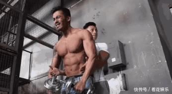 肌肉|肌肉男停止力量训练1年,又重新开始健身后,肌肉会有什么改变