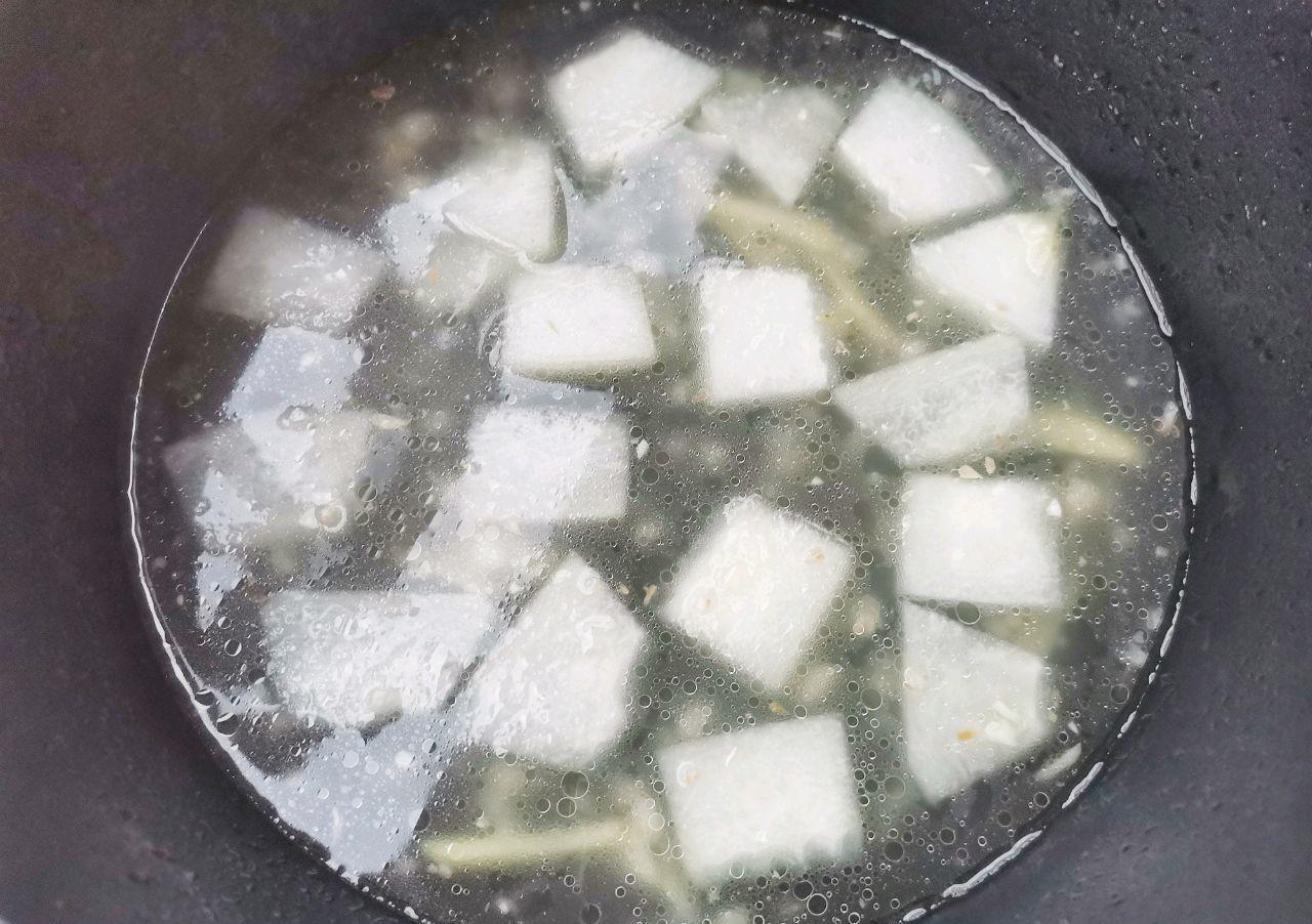 秋天|秋天多喝冬瓜虾仁汤，加入鲜美的香菇，简单快手，全家都爱喝