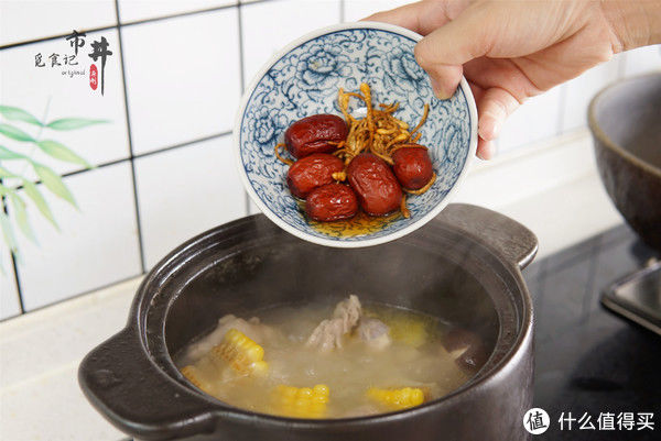 窍门|日常三餐 篇五十七：秋季炖鸡汤，记住“2不用3窍门”，鸡汤清亮鲜香，好喝人人夸