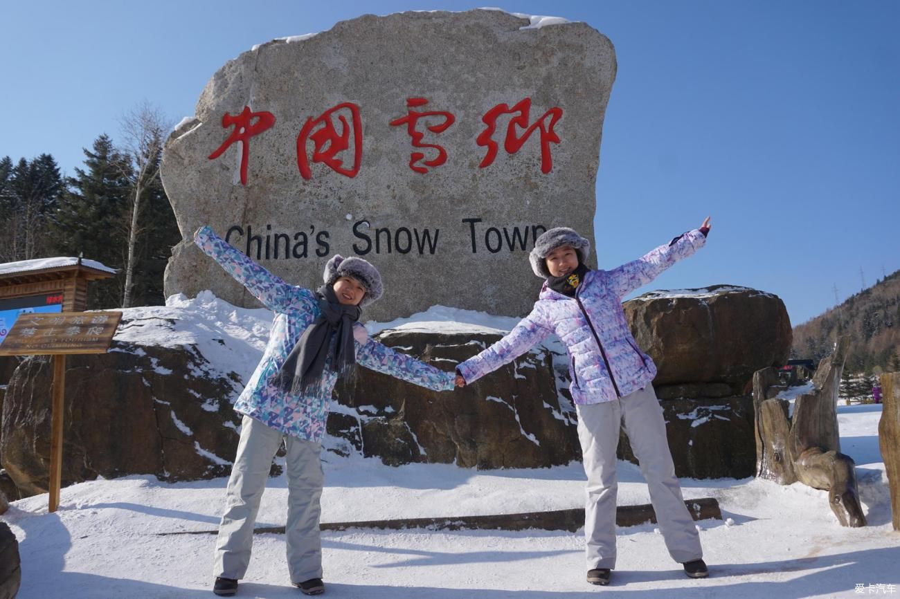 你在南方的艳阳里，大雪纷飞，我在北方的寒夜里，四季如春……