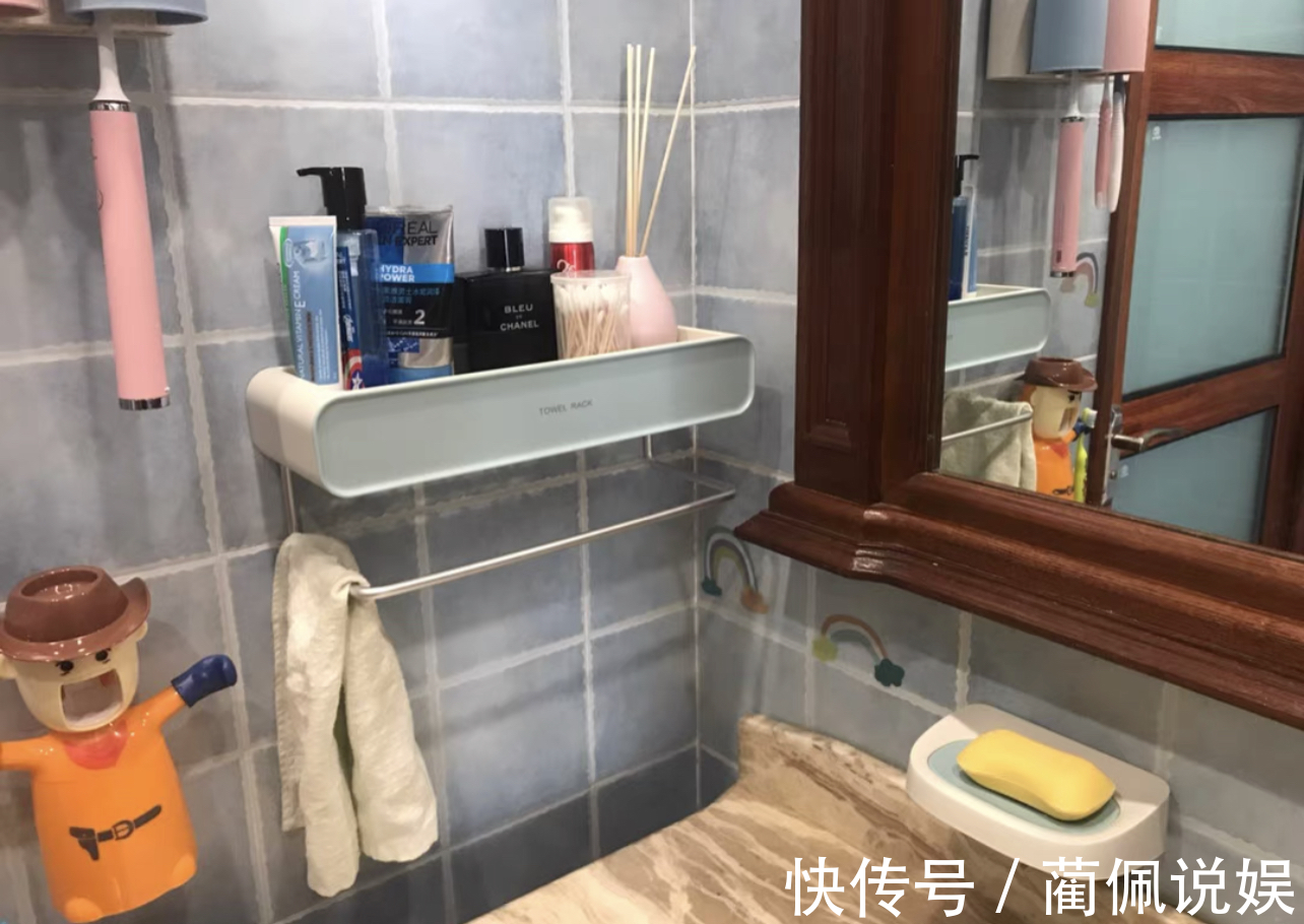 拖鞋架|这10种卫浴用品，早该拉入家用“黑名单”，该换就换了吧！