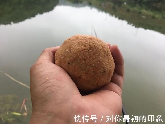 饵料|难怪你的饵团一拉就散，原来是少了这一步！新手开拉饵须知