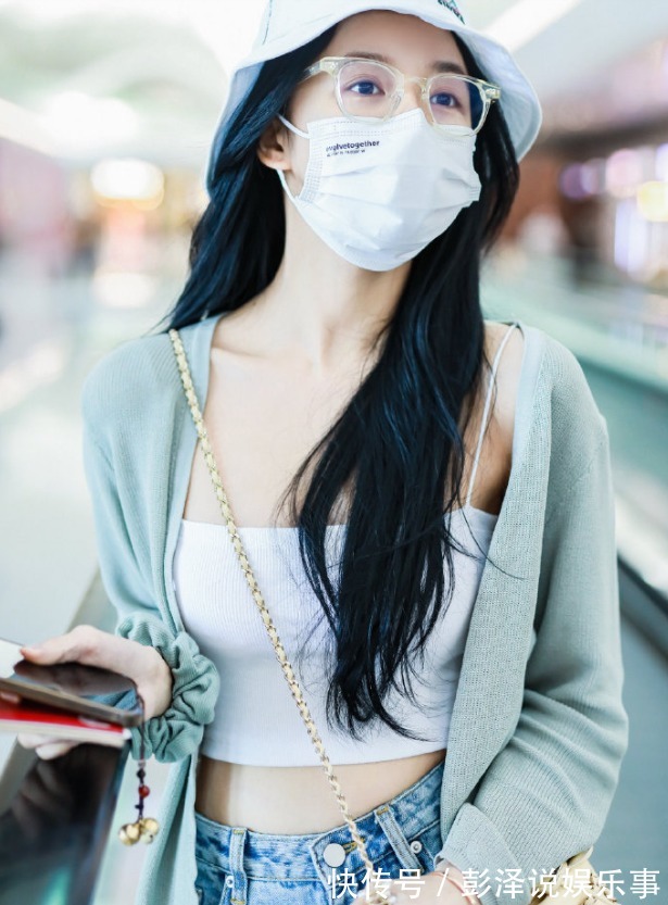 小开衫 现在正是穿小开衫的季节!遮肉又显瘦,搭配裙子太美了