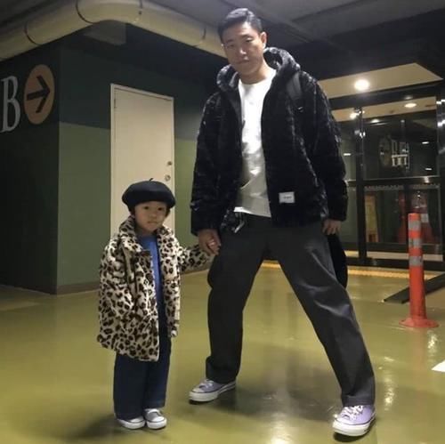 姜Gary27个月大的儿子姜好,已在走向“天才儿童”路上