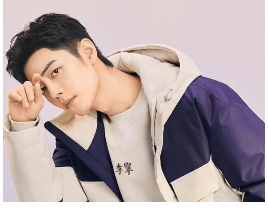 肖戰(zhàn)《如夢(mèng)之夢(mèng)》演出圓滿成功！回京備受追捧，導(dǎo)演對(duì)他評(píng)價(jià)極高