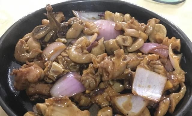 标记饭店真是酒香不怕巷子深,美食份量大,收费很惠民