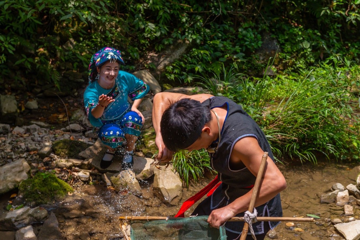 矮寨大桥|自驾《神奇女侠》取景地：矮寨奇观旅游区｜奇遇峡谷高桥、苗寨、飞瀑