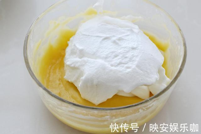 蛋黄|用平底锅就能做舒芙蕾松饼，口感松软香甜，孩子天天吃也不嫌腻！