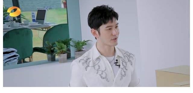 周也|姚安娜把葱认成韭菜?宁静说以前的中餐厅不好看?黄晓明变黄怂怂