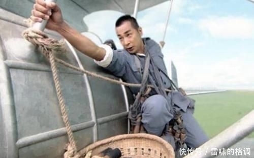 飞行|抗日剧再秀智商底线,将战士绑在飞机上扔手榴弹,燕双鹰都镇不住