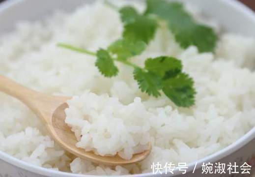 清水|蒸米饭,只放清水还不够,多放2样,米饭喷香软糯,粒粒饱满