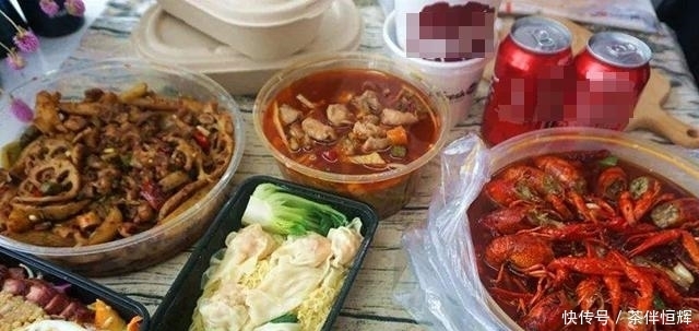 嘴馋|孕妈嘴馋偷吃炸鸡,被婆婆发现后挨骂,孕期真该“戒掉”这些行为