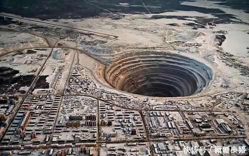 地球 一旦太平洋破了一个很大的洞，海水能穿透地球海水倒灌引发海啸？